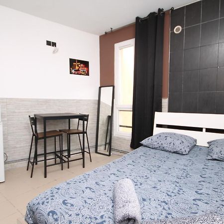 04 - Chambre Avec Lit Double Proche Paris Et Transports Wifi Saint-Denis  Luaran gambar