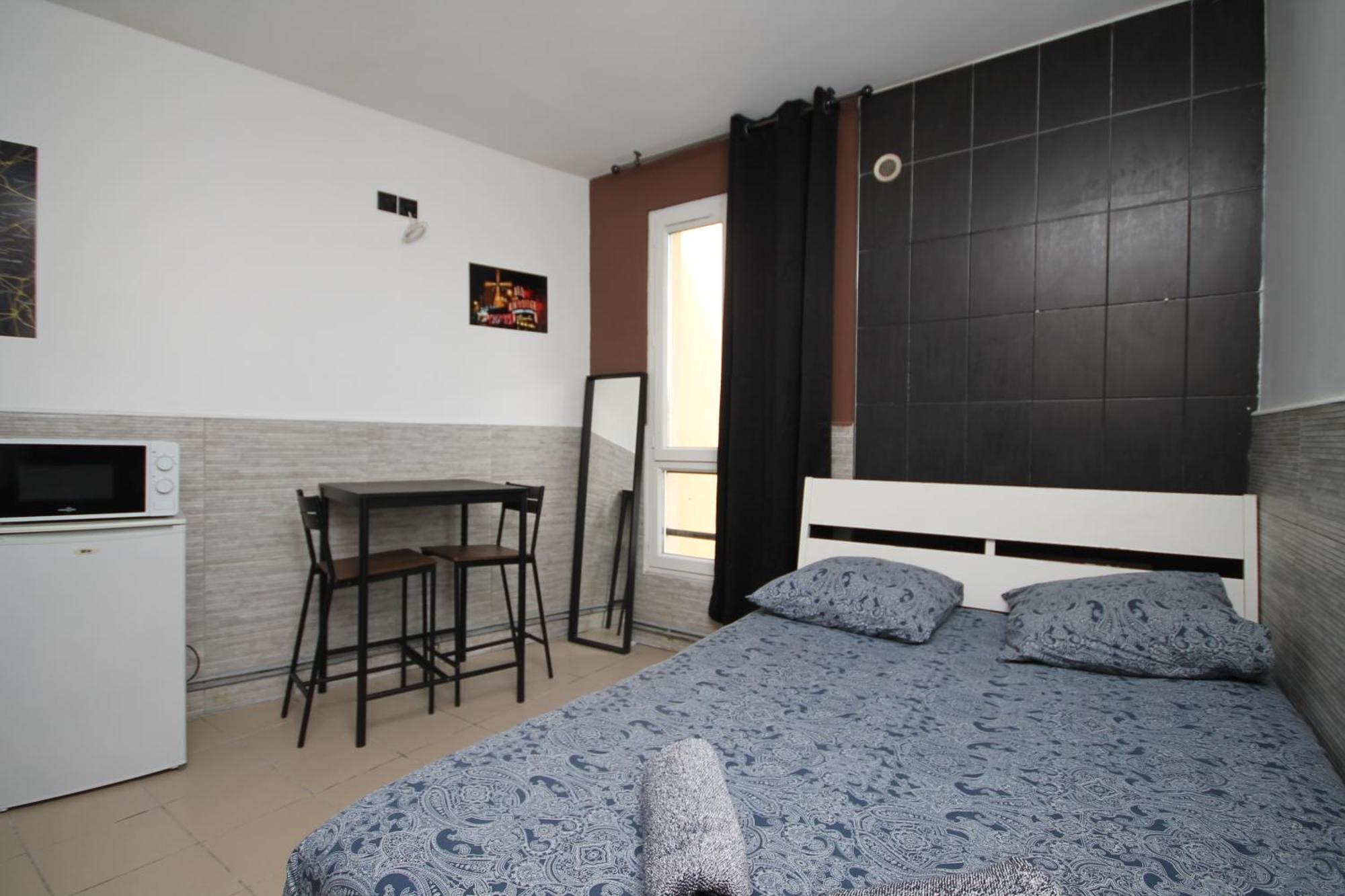 04 - Chambre Avec Lit Double Proche Paris Et Transports Wifi Saint-Denis  Luaran gambar