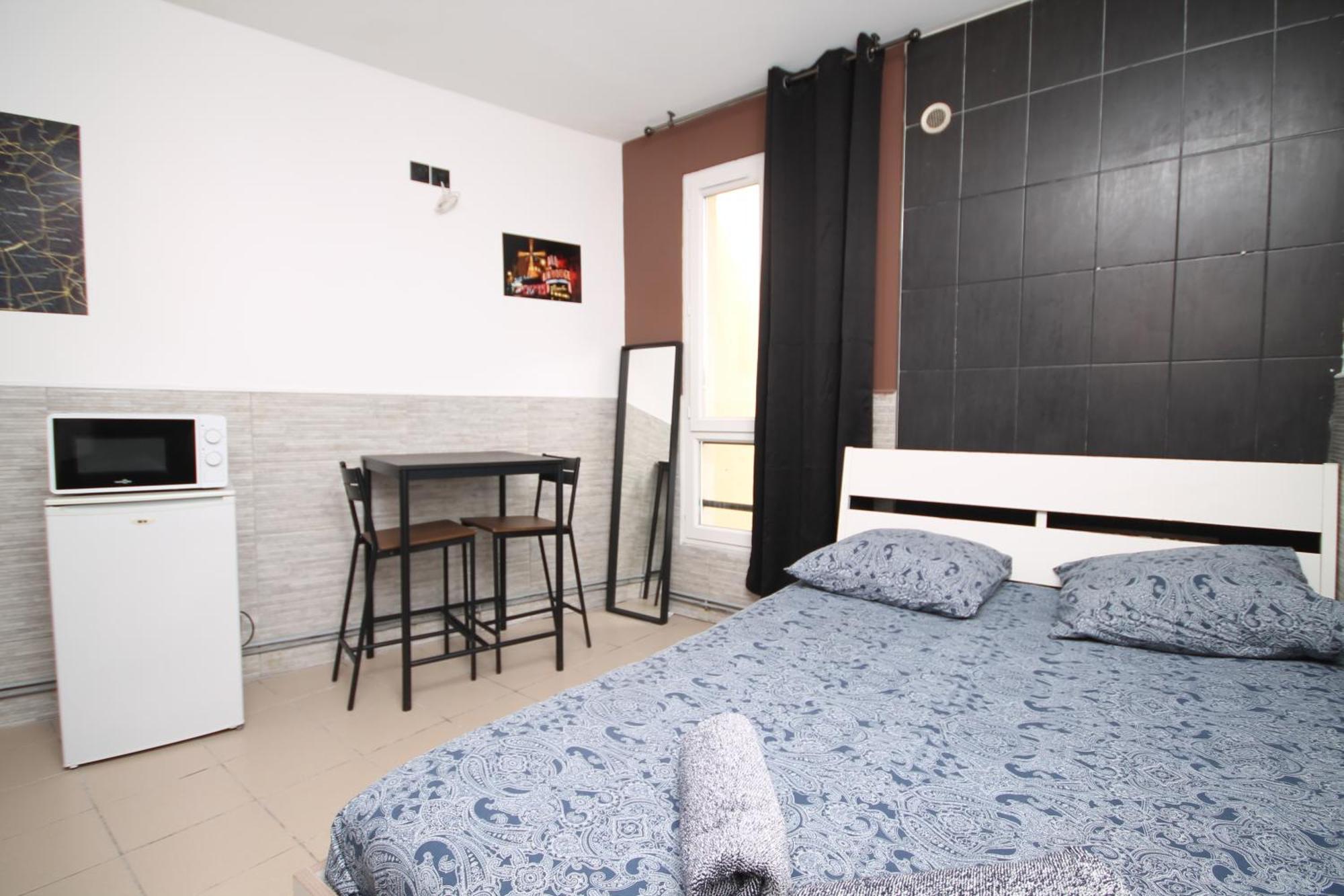 04 - Chambre Avec Lit Double Proche Paris Et Transports Wifi Saint-Denis  Luaran gambar